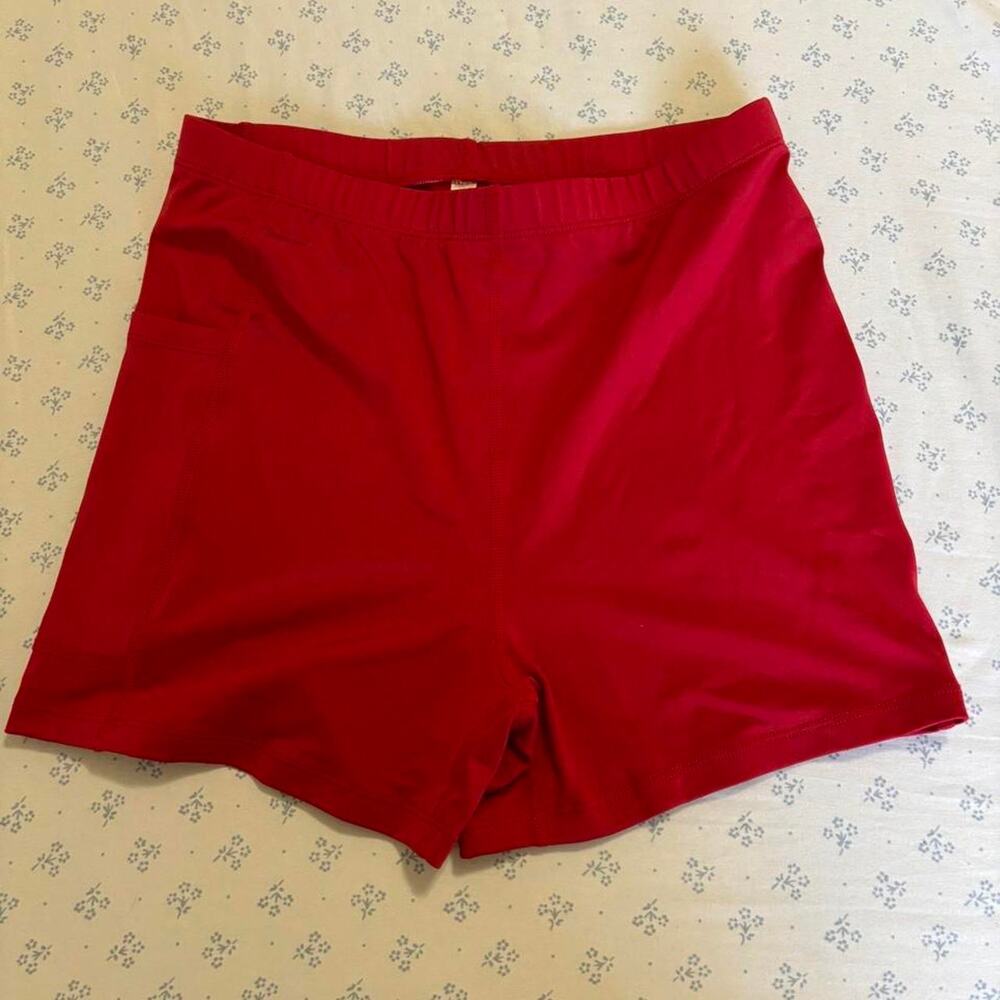 Red high waisted pocket biker shorts